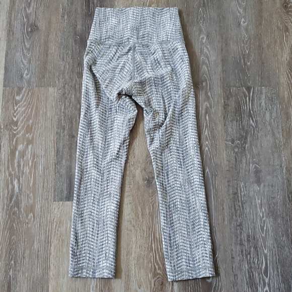 Lululemon Arrow Jacquard Battleship WU Crop - Picture 3 of 3